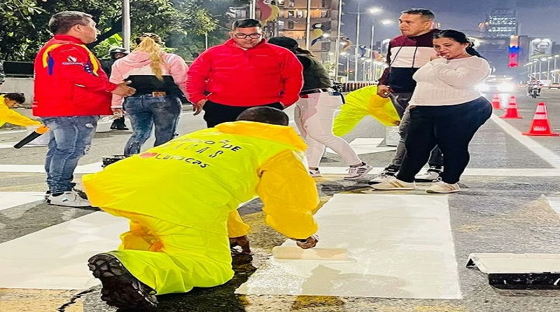 Inician labores de recuperación y demarcación vial en avenida Bolívar de Caracas