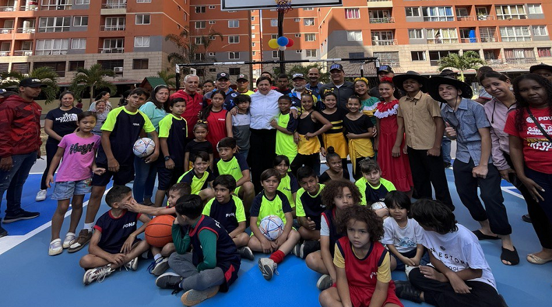 Inauguran cancha en Ciudad Tiuna para el sano esparcimiento
