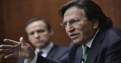 Expresidente Toledo se entrega a autoridades de EE. UU. para su extradición a Perú