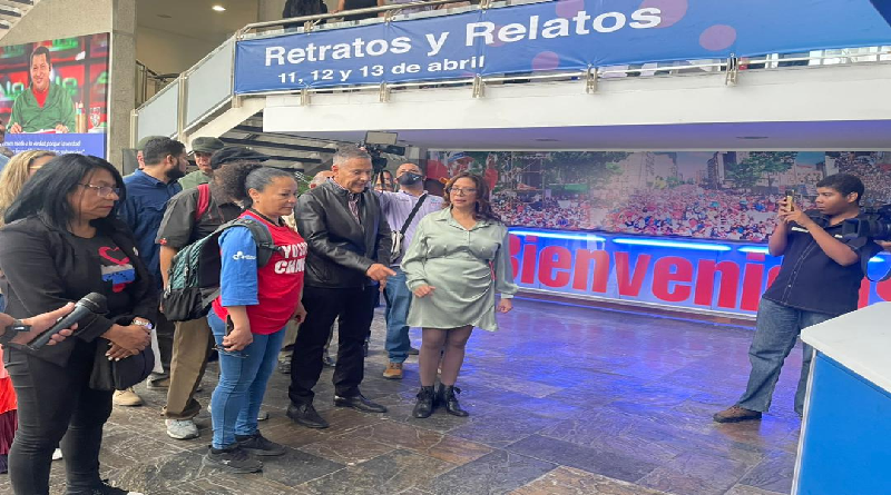 Inauguran exposición fotográfica “Retratos y relatos” en Lauicom