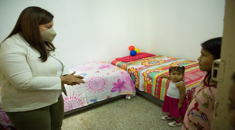 Entregan viviendas a familias de Caracas