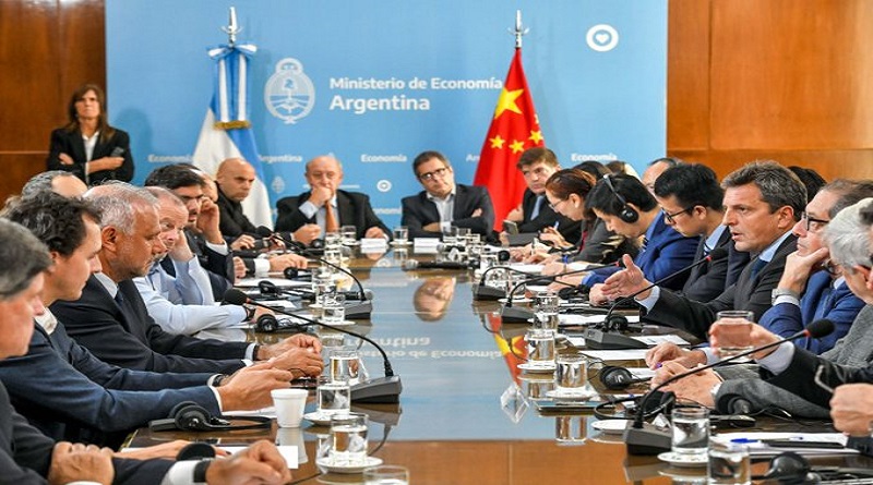 Argentina deja el dólar y pagará en yuanes sus importaciones desde China