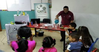 Niños y niñas conocen química con dinámicas divertidas