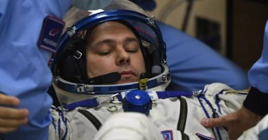 Cosmonautas rusos de la EEI realizan un paseo espacial