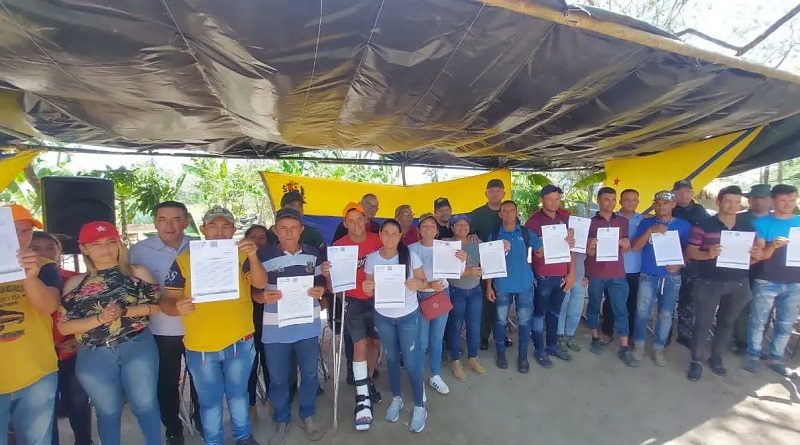 Productores reciben títulos de tierras para impulsar proyectos agrícolas en Barinas