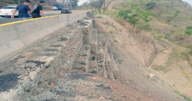 Reparan fallas de borde en ARC y carretera El Junquito