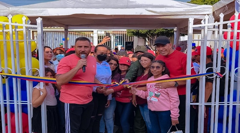 Anzoátegui reinaugura dos centros de salud en Municipio Sotillo