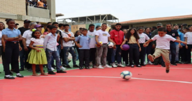 Entregan canchas deportivas rehabilitadas para beneficio de 1.300 estudiantes de La Guaira