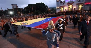Venezuela iza la bandera para conmemorar los 213 aniversario del primer paso a la independencia