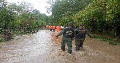 Atienden sectores afectados por crecida de río San Juan en Monagas