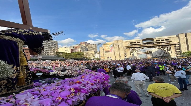 Pueblo acompañó misa y procesión multitudinaria del Nazareno de San Pablo