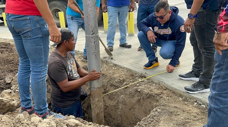 Rehabilitan Redoma El Samán de Corinsa en Cagua