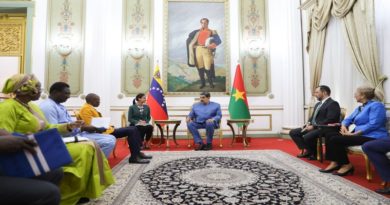 Presidente Maduro se reúne en Miraflores con primer ministro de Burkina Faso
