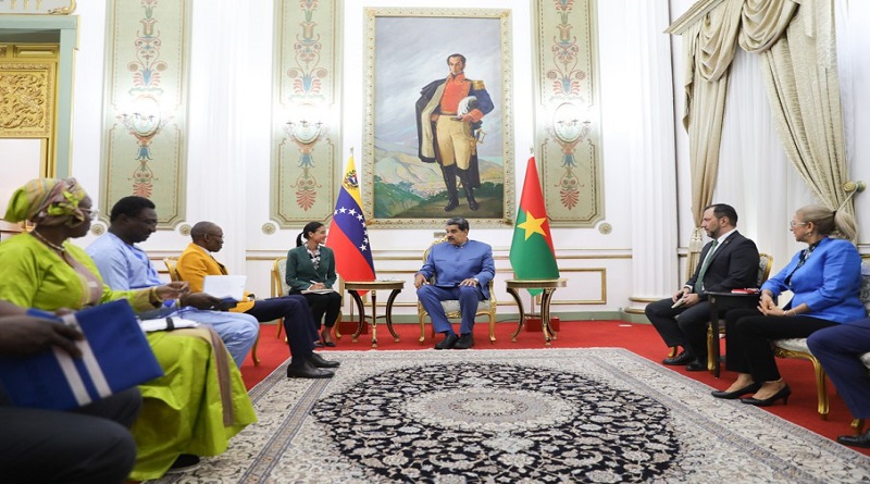 Presidente Maduro se reúne en Miraflores con primer ministro de Burkina Faso