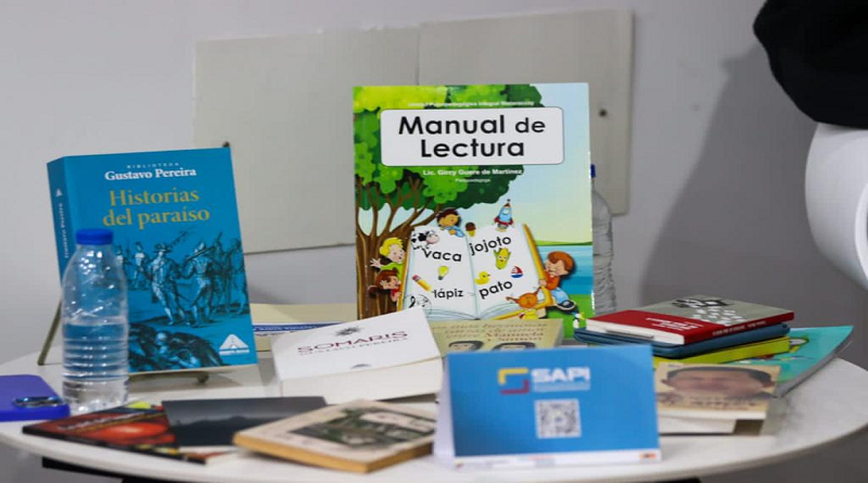 Autores literarios comparten experiencias sobre certificación del derecho de autor