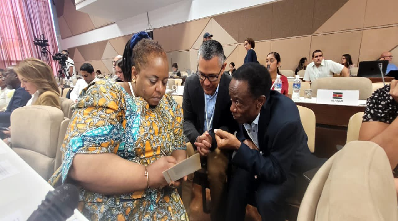 Entregan al Congo lista de piezas donadas por el Rey Leopoldo de Bélgica