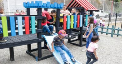 Construyen parque infantil ecológico con materiales reciclables en Caricuao