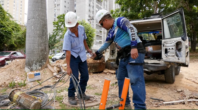 Corpoelec realiza mantenimiento en la urbanización Santa Fe en Baruta
