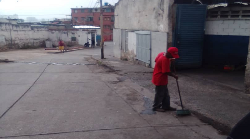 Realizan trabajos de limpieza y mantenimiento en parroquia El Paraíso