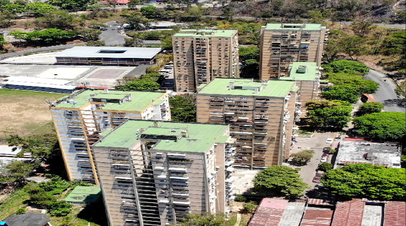 Entregan edificios impermeabilizados en la parroquia Caricuao