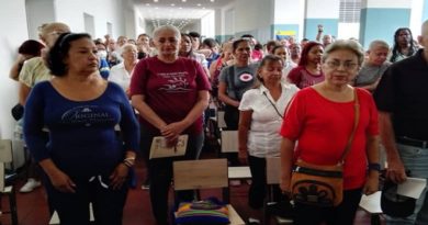 Realizan encuentro de Estructuras Medias y de Base para fortalecimiento del PSUV