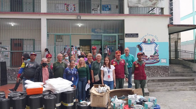 Bricomiles rehabilitan escuela José de Cruz Carrillo en El Valle