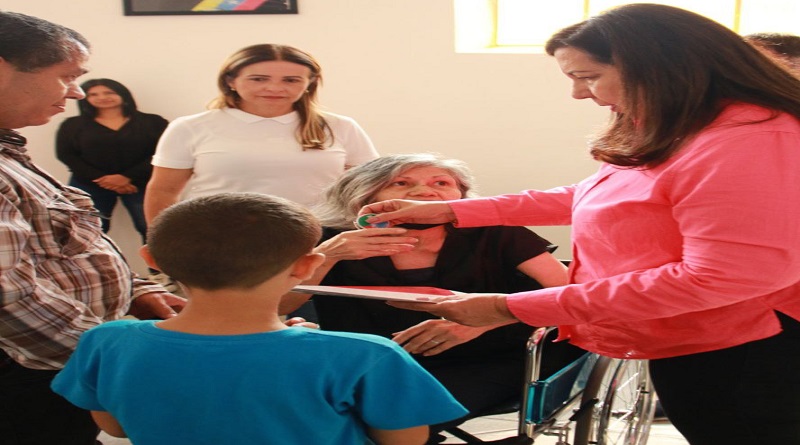 Entregan nuevas viviendas a familias afectadas por las lluvias en Caracas