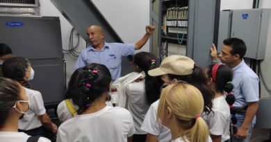 Dictan charlas educativas a estudiantes del Semillero Científico en Anzoátegui
