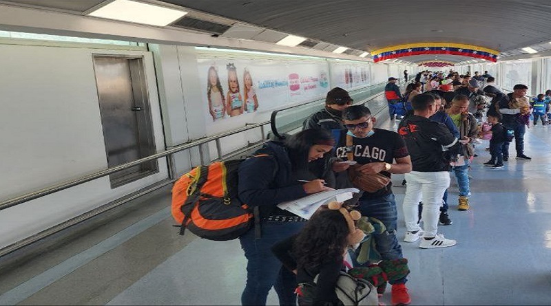 Retornan a Venezuela 115 connacionales procedentes de Chile