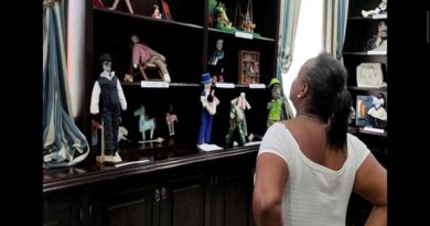 Inauguran exposición "De Aquiles, poetas y locos todos tenemos un poco"
