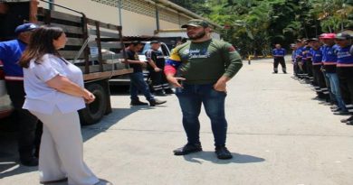 Brigadas de Soluciones del Poder Popular realizan impermeabilzación en residencias caraqueñas