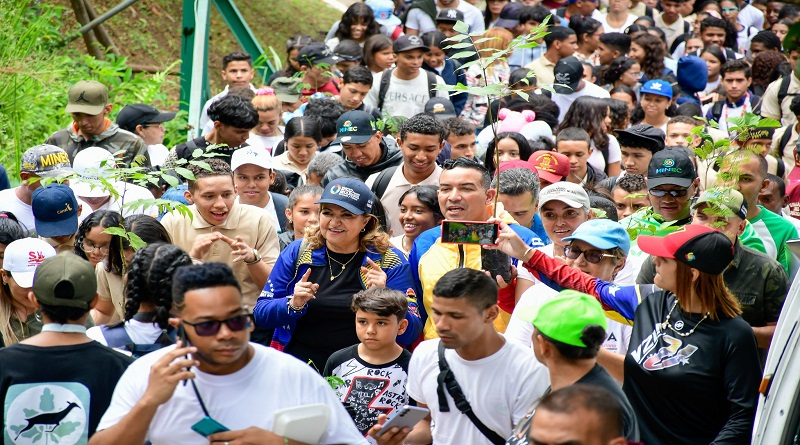 Conmemoran Día del Árbol con jornada de reforestación en el Warairarepano