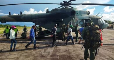 Aprenden cinco colombianos por violentar las leyes nacionales en parque Yapacana