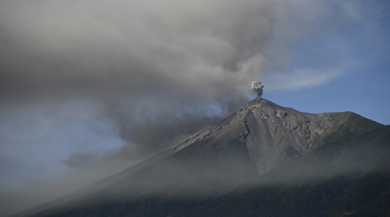 Guatemala se mantiene en alerta por erupción del Volcán de Fuego