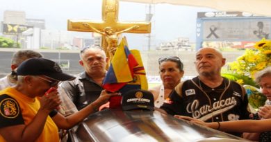 Rinden homenaje post mortem a "Chivita" Lezama en el estadio Universitario