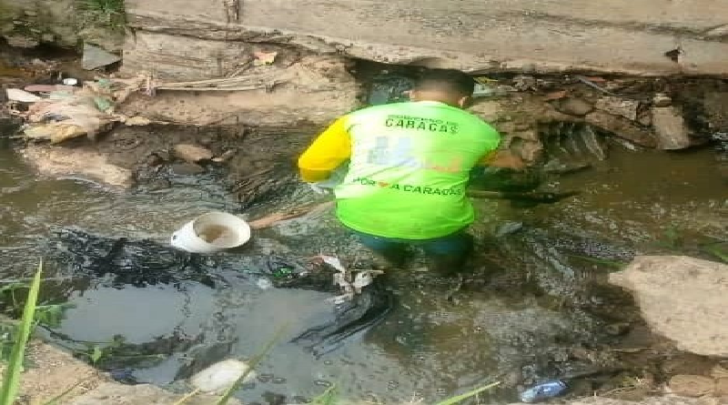 Efectúan labores de limpieza en torrenteras y quebradas de Caracas