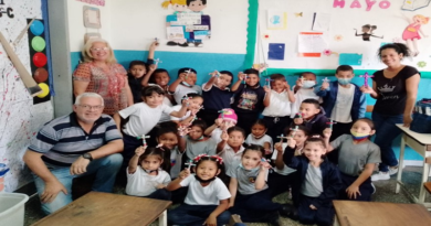 Niños reciben taller sobre la importancia religiosa de la Cruz de Mayo
