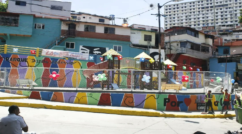 Inauguran parque infantil en sector Monte Piedad del 23 de Enero