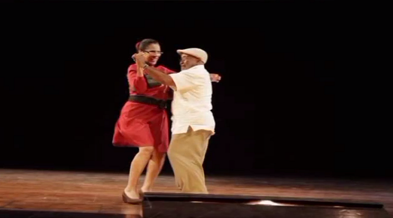 Trabajadores de Venezolana de Televisión disfrutan de la Obra Teatral "Las Comadres"