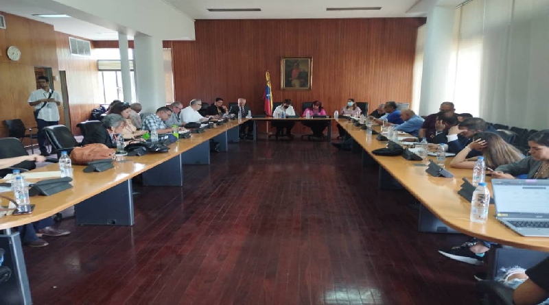 Autoridades de la UCV debaten informe de la Comisión Electoral