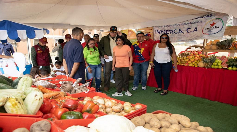 Vicepresidenta Delcy Rodríguez realiza recorrido por Ferias del Campo Soberano en Caracas