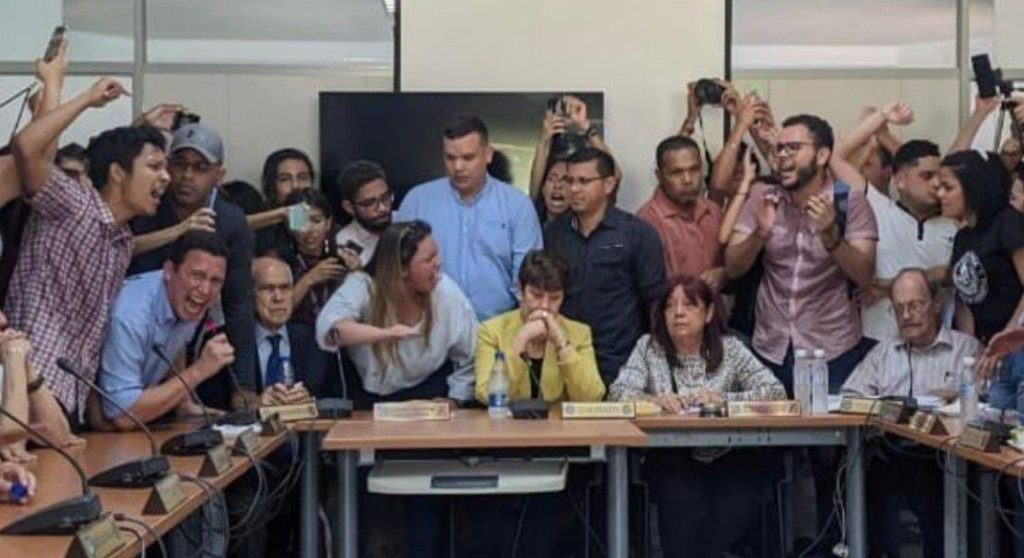 Piden renuncia a Cecilia García Arocha