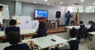 Incentivan estudios por la química en jóvenes del Inces