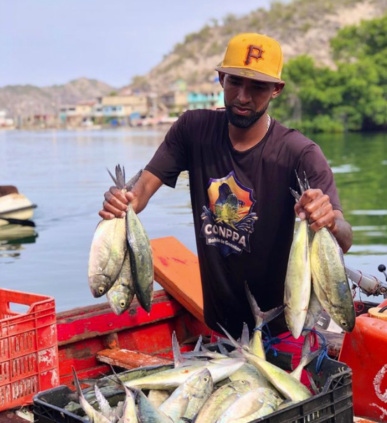Pescadores donan 100 kilos de proteínas a escuelas de Guanta