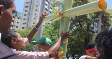 Celebran festividad de Cruz de Mayo en Maracay