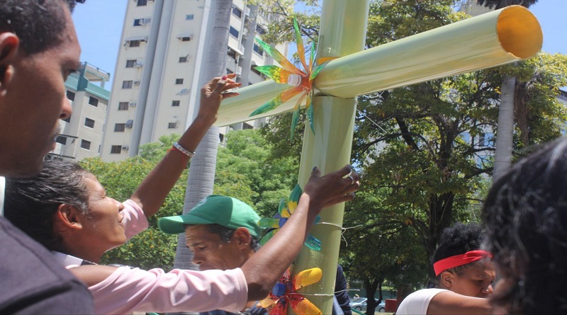Celebran festividad de Cruz de Mayo en Maracay