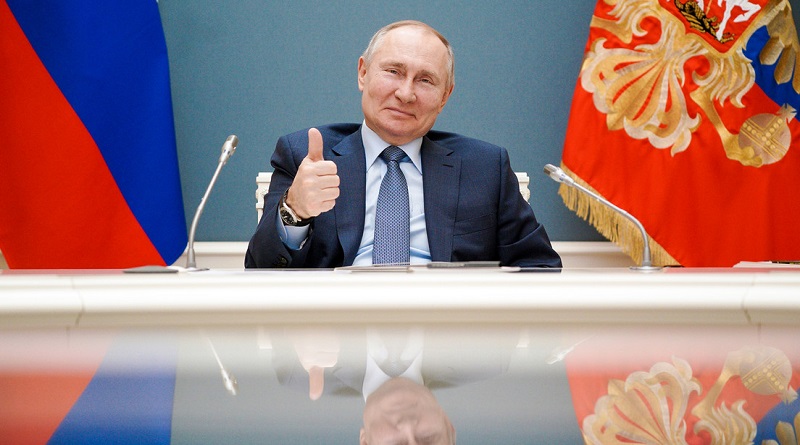 Putin: Quienes abogan unipolaridad dañan economía mundial y se disparan al pie