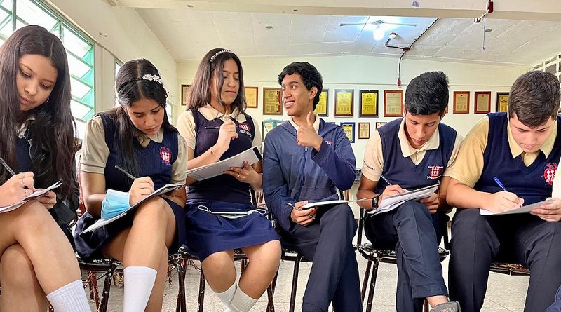 Futuros bachilleres y estudiantes universitarios respaldan el lanzamiento del SNI