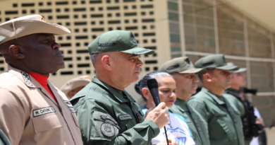 Ministro Padrino López supervisa avances de Bricomiles en escuela Dr. Caracciolo Parra León