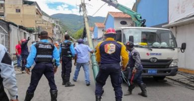 Trabajadores de Corpoelec atienden contingencia eléctrica en La Guaira